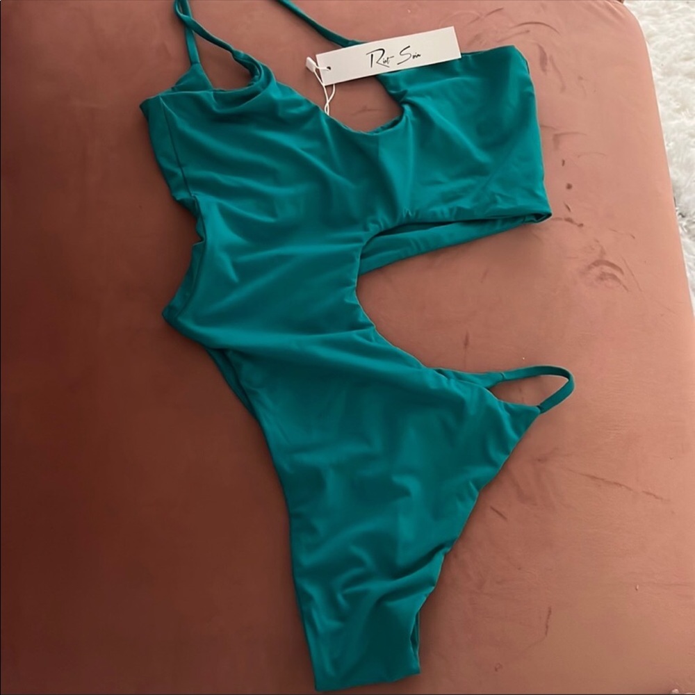 Riot swim size medium brand new never worn